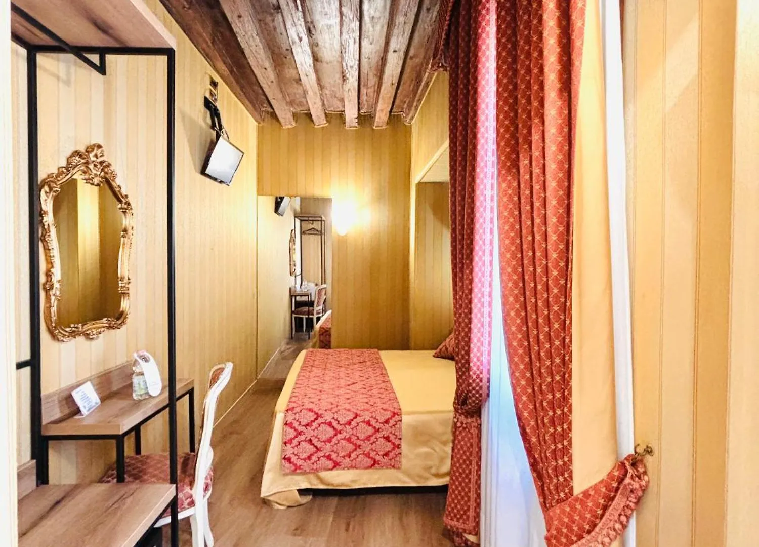 Hotel Al Graspo De Ua Venice 3*,  Italy